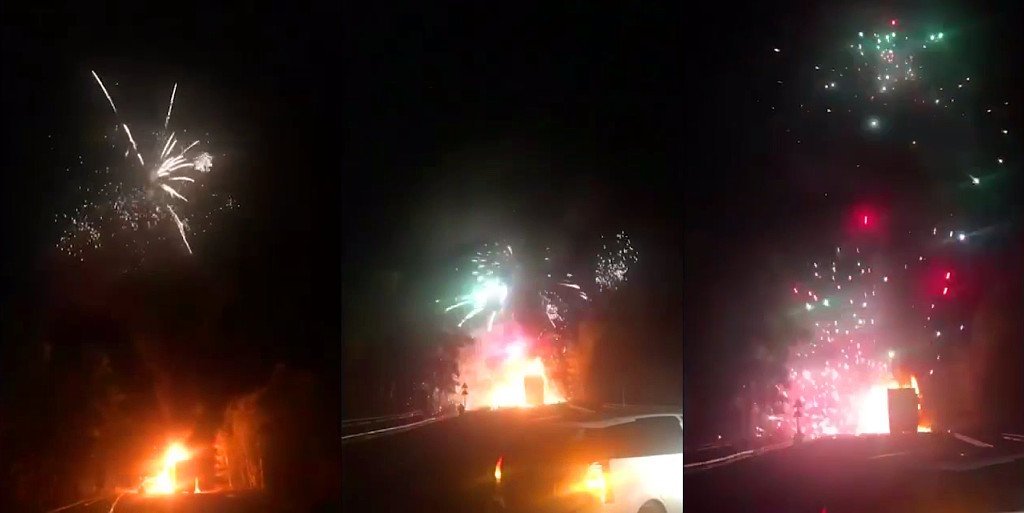 VIDEÓ: Ilyen, ha kigyullad egy tűzijátékot szállító kamion