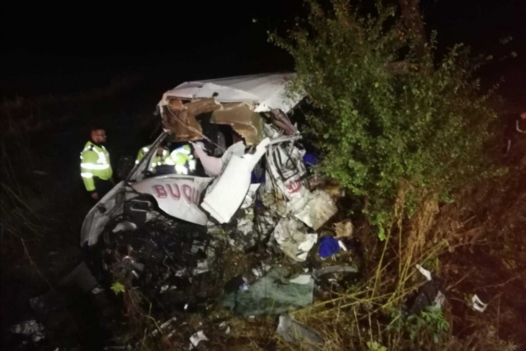 Fotók – Szörnyű baleset Romániában – Kamion és busz ütközött, 10 ember meghalt, heten megsérültek 