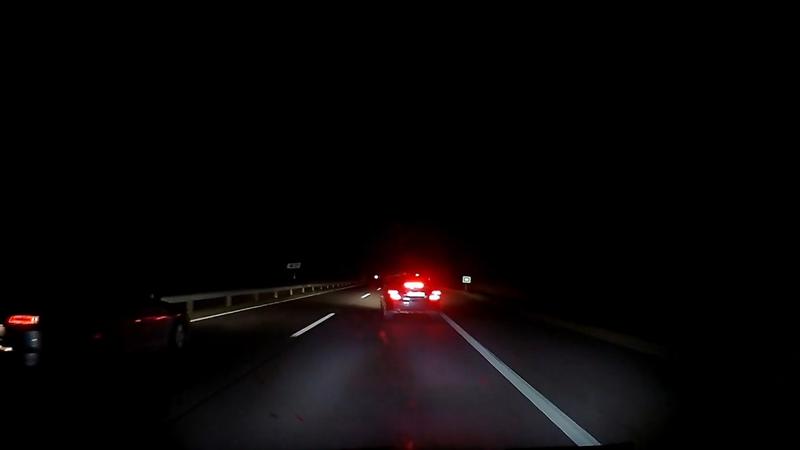 Videó – Leállósávban előzött nagy sebességgel, majd büntetőfékezett egy autós az M3-as autópályán