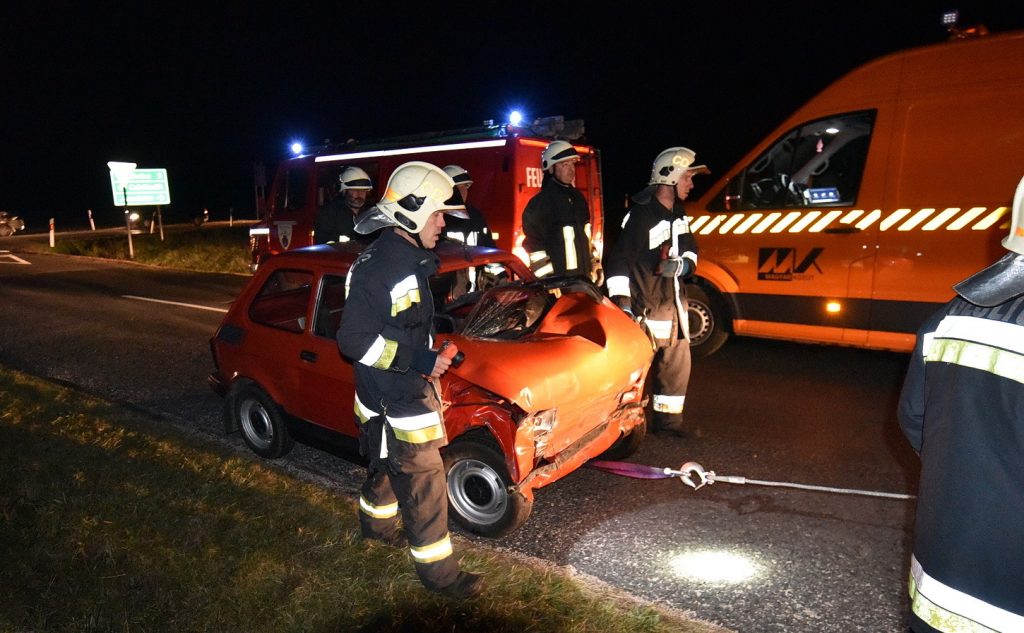 Fotók –  Polski Fiat ütközött Opellal – A Fiat sofőrje súlyosan megsérült