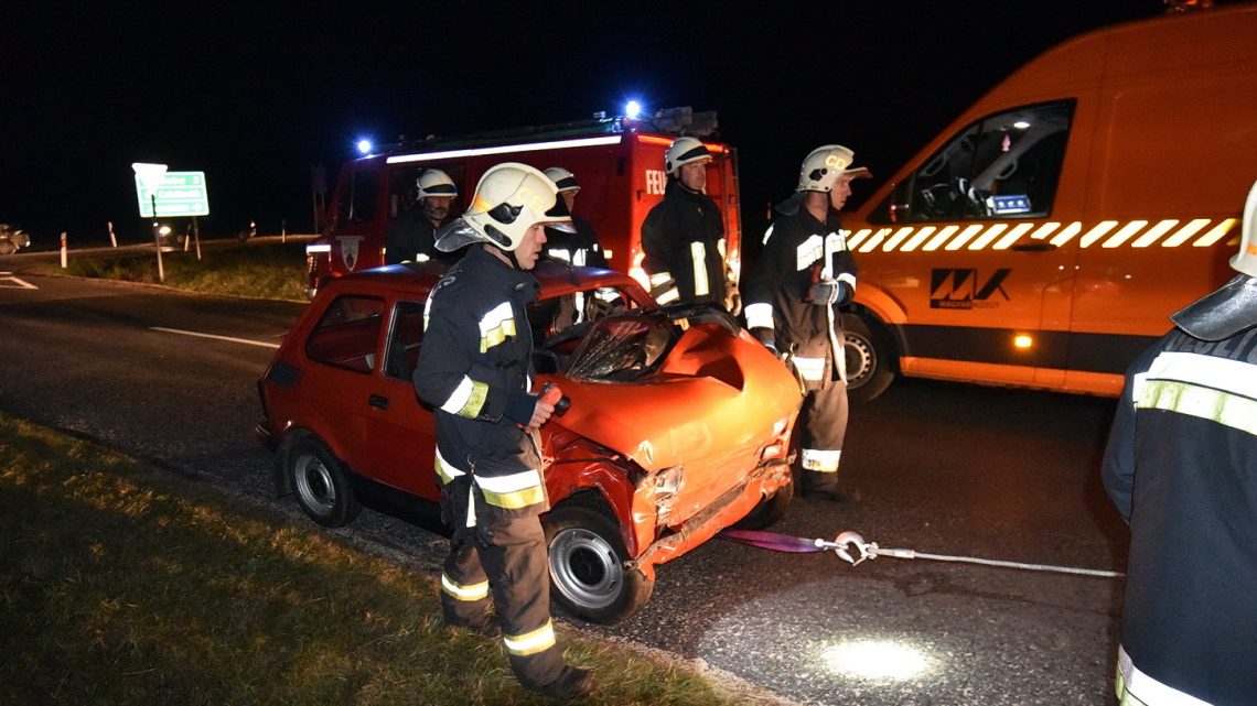 Fotók – Polski Fiat ütközött Opellal – A Fiat sofőrje súlyosan megsérült Fotók – Polski Fiat ütközött Opellal – A Fiat sofőrje súlyosan megsérült