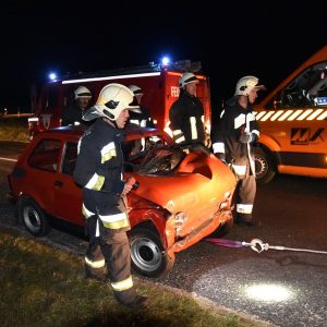 Fotók –  Polski Fiat ütközött Opellal – A Fiat sofőrje súlyosan megsérült