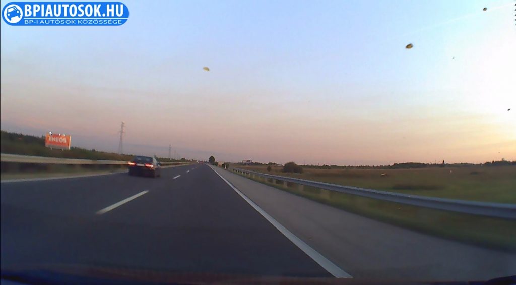 VIDEÓN, ahogy kb. 180-nál eldurran a BMW motorja az M5-ösön