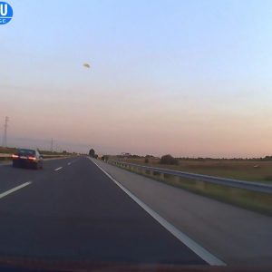 VIDEÓN, ahogy kb. 180-nál eldurran a BMW motorja az M5-ösön