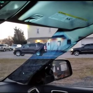 Videó – Egy 14 éves zseni megoldotta az autó holtterének problémáját!?