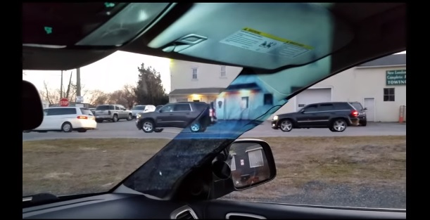 Videó – Egy 14 éves zseni megoldotta az autó holtterének problémáját!?