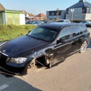 Fotók – Ittasan, jogsi nélkül, három kerékkel kocsikázott egy sofőr Edelényben