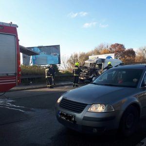 Videó – Kigyulladt egy kisteherautó a 20. kerületben