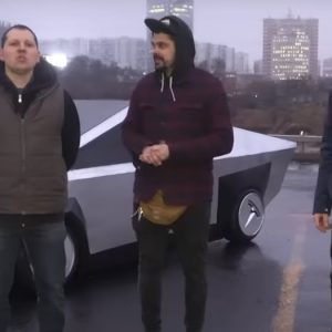 VIDEÓ: Így készült (Lada Samarából) a Cybertruck replika