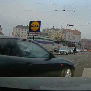 VIDEÓ: BMW-vel rögzítette olvasónk! :) Mikor egy idiótán túl vagy, már nem jöhet egy másik. De jön…