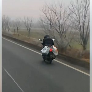 VIDEÓ: Eszméletlen a figura. Agyonpakolva, 100-zal tolta a 4-esen