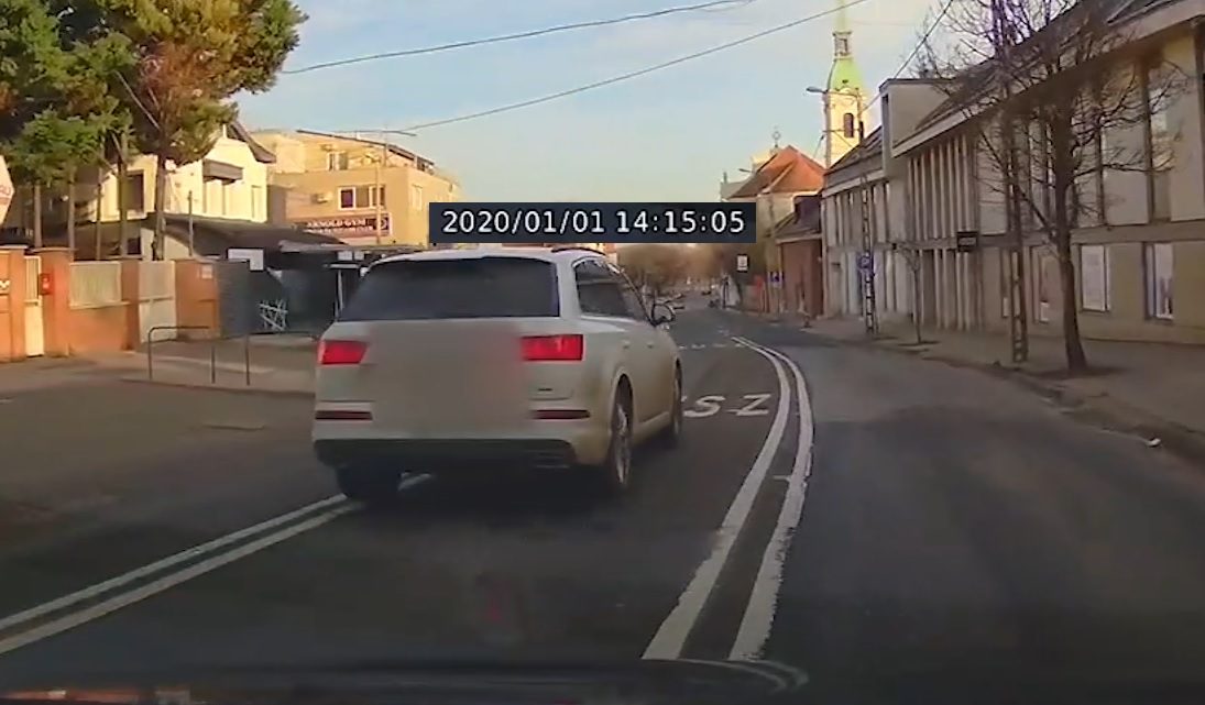 2020 első napja: 2 piroslámpa, teleportálós sávváltás, stb. Ajánljuk Pofátlan(TAN)ításra 2020 első napja: 2 piroslámpa, teleportálós sávváltás, stb. Ajánljuk Pofátlan(TAN)ításra