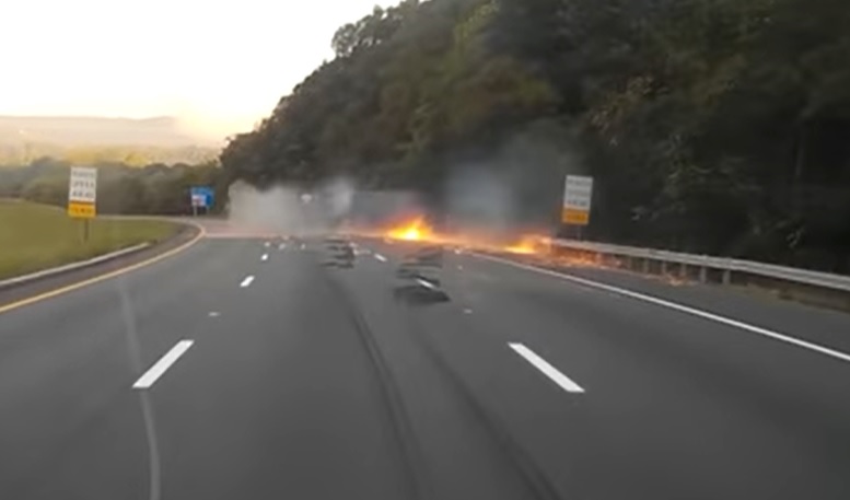 VIDEÓ: Rossz napja volt a kamionosnak