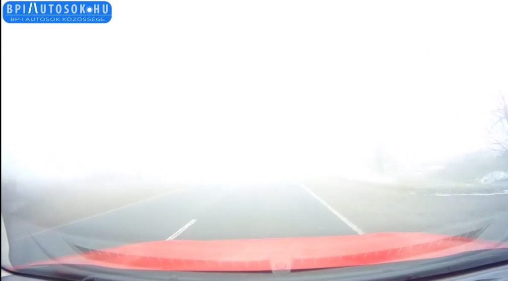 VIDEÓ – Vészhelyzet a ködben: Ennél durvábbat még nem láttunk