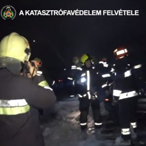 VIDEÓ: Hét autó égett ki Csepelen egy épületben vasárnap este
