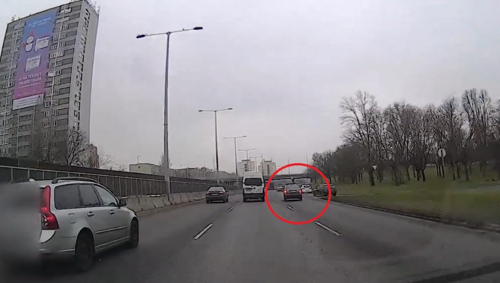 VIDEÓ: Amíg van aki ilyet megcsinál, tényleg nincs remény. M3 bevezető… VIDEÓ: Amíg van aki ilyet megcsinál, tényleg nincs remény. M3 bevezető…