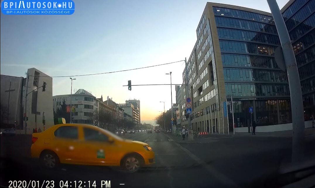VIDEÓ: Olvasónk a Váci úton jár mindennap. Ezért történnek ott balesetek. – írja VIDEÓ: Olvasónk a Váci úton jár mindennap. Ezért történnek ott balesetek. – írja