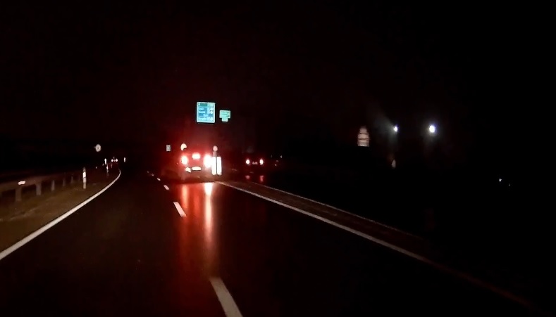 VIDEÓ: Tolatott az M0-áson péntek este, mert elnézte a kihajtót