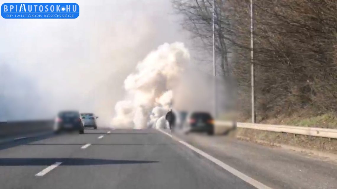 VIDEÓ: Hatalmas “runaway” jelenséggel füstölt el egy diesel Opel az M7-esen VIDEÓ: Hatalmas “runaway” jelenséggel füstölt el egy diesel Opel az M7-esen