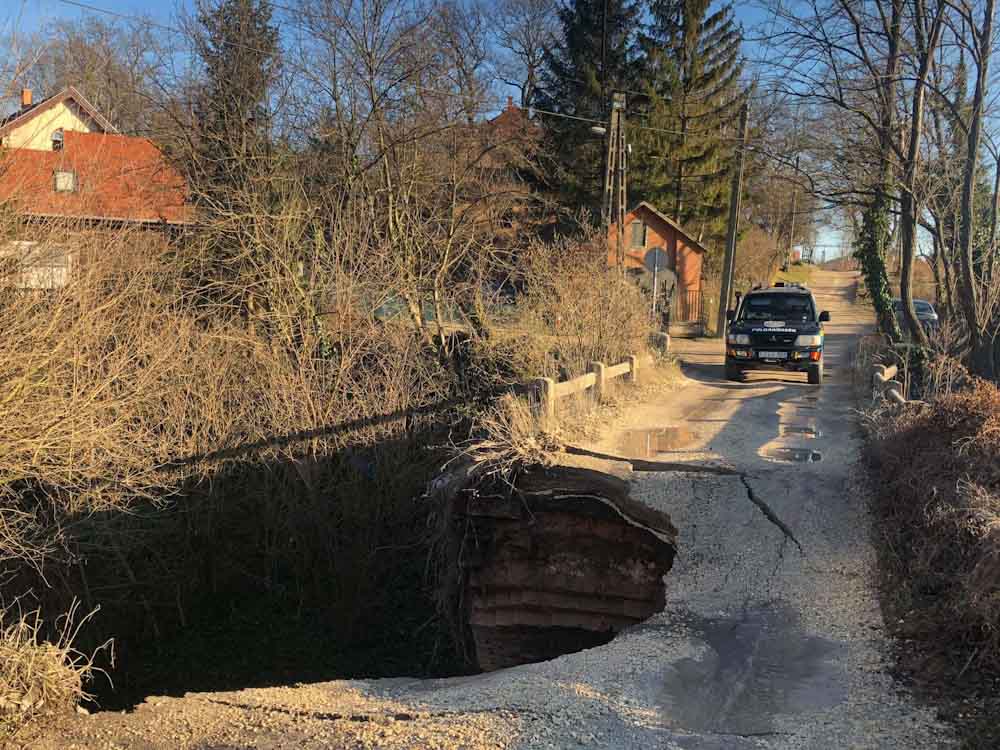 130 éves híd omlott le tegnap Piliscsabán