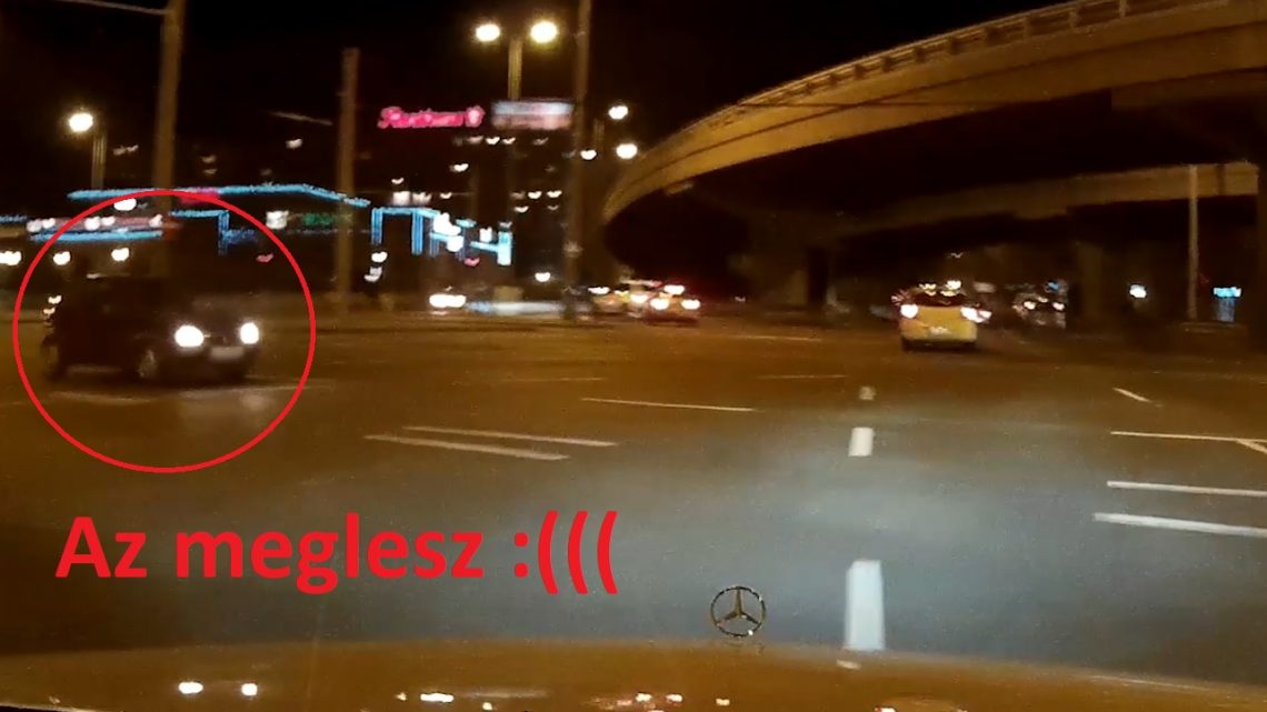 VIDEÓ: Ezt a balesetet így látta a fedélzeti kamera a Flórián térnél VIDEÓ: Ezt a balesetet így látta a fedélzeti kamera a Flórián térnél