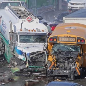 VIDEÓ: 200 autó csúszott egymásba tegnap Montreálban – Két ember életét vesztette