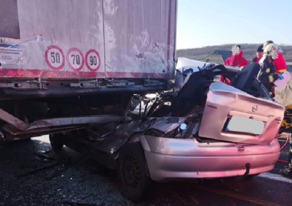Halálos baleset miatt forgalomkorlátozás van érvényben az M1-es autópályán, Óbarok térségében