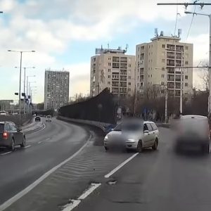 VIDEÓ: Megint nehéz kedd reggele volt valakinek az M3 kivezetőn