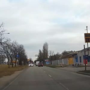 VIDEÓ: Nem Suzuki, nem idős ember. Mégis eltévesztette! Nem kicsit, nagyon…