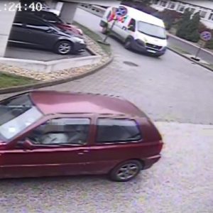 Fékeznie kellett a betegszállítónak – Meghalt az idős utas, a rendőrség szemtanúkat és egy sofőrt keres