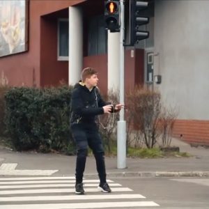 VIDEÓ: Ne Te légy a következő – Durva videóval hívja fel a rendőrség a gyalogosok figyelmét