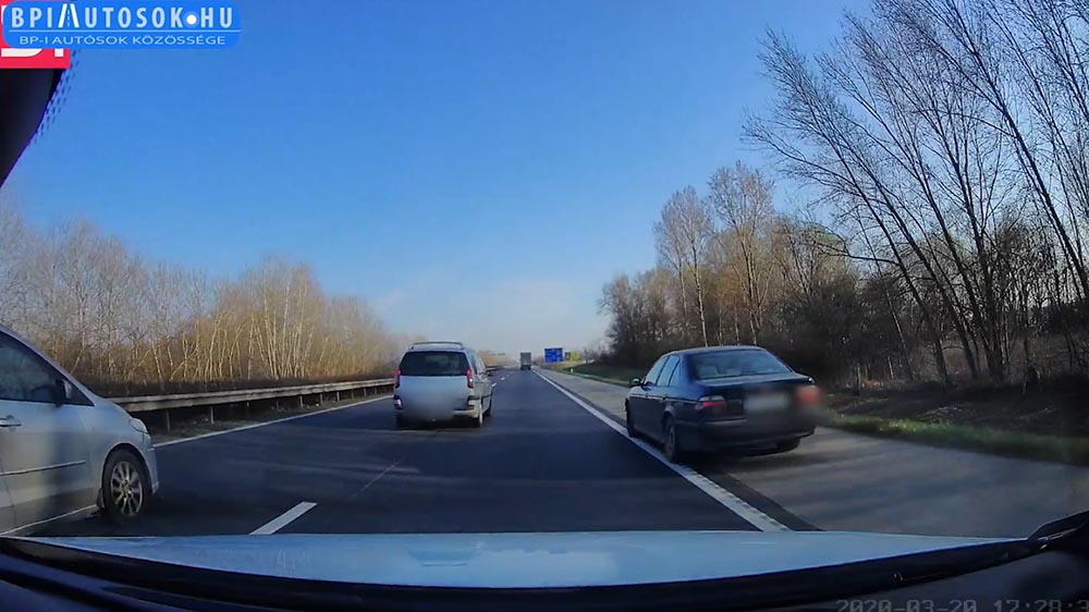 VIDEÓ: Sajnos pont az autópályán sz@rjátok le a követési távolságot