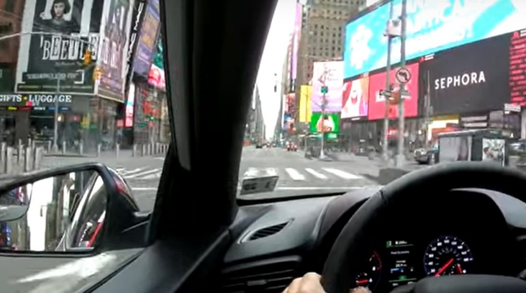 VIDEÓ: Autózz nálunk New York üres utcáin