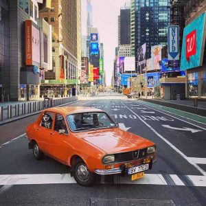 FOTÓK: Az üres New Yorkban egy veterán Dacia 1300? Simán! :)