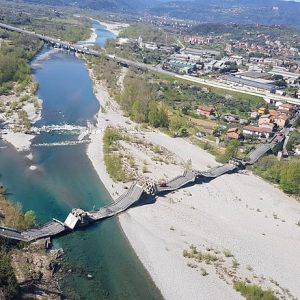 Észak-Olaszországban leomlott egy közúti híd