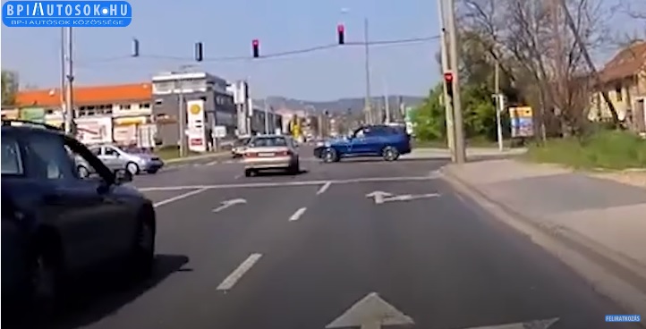 VIDEÓ: Orosz rulett hazai úton – Félelmetes amit a kereszteződésben művel ez az autós