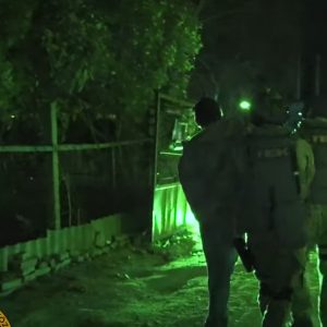 VIDEÓ: Így kapta el a TEK és a rendőrök a 21 autót feltörő párt