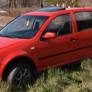 VIDEÓ: Négy rendőrautóval üldöztek tegnap egy bódult állapotú, jogsi nélkül vezető autóst