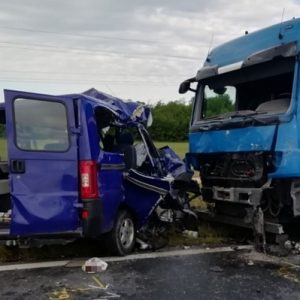 VIDEÓ: Öt ember vesztette életét reggel egy balesetben a 710-es elkerülőn, Balatonkenesénél