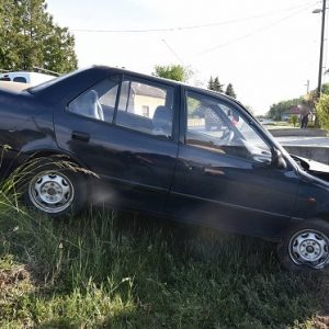 FOTÓK: Éjszakai műszak után aludt el a Suzuki sofőrje – Letért az útról és árokba csapódott