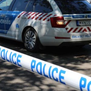 Gyerekek dobálták az autókat az M3-as egyik felüljárójáról. Tettenérték őket