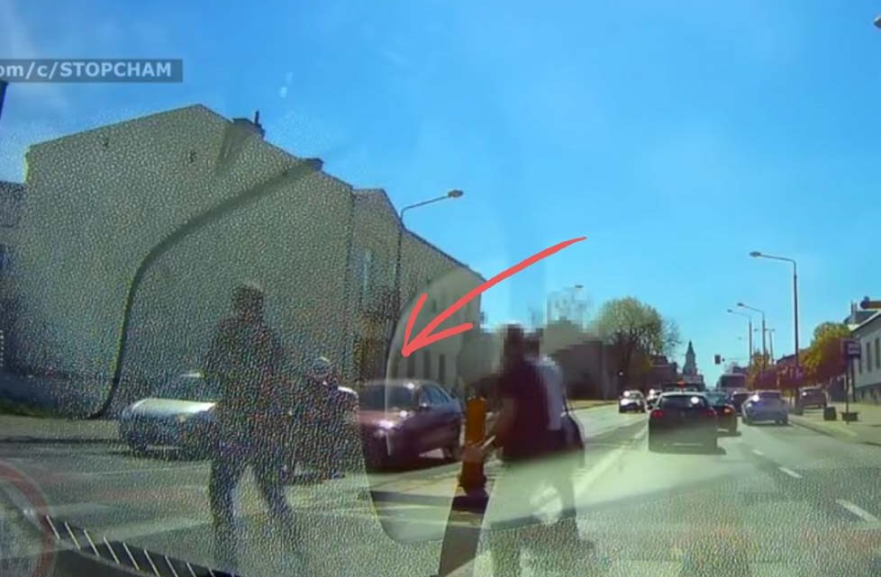 VIDEÓ: Ebbe gondolj bele, mikor a mobilodat nyomkodod vezetés közben VIDEÓ: Ebbe gondolj bele, mikor a mobilodat nyomkodod vezetés közben