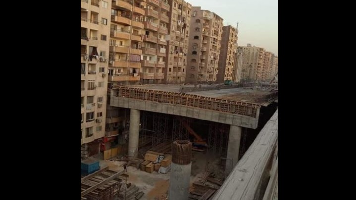 FOTÓK: 50 centire építenek autópályát a lakásoktól Egyiptomban