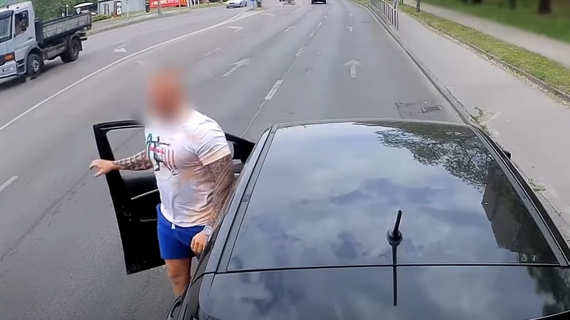 Újabb büntetőfékezős videó és egy trágya magyarázat. Bevonták a jogosítványát! Újabb büntetőfékezős videó és egy trágya magyarázat. Bevonták a jogosítványát!
