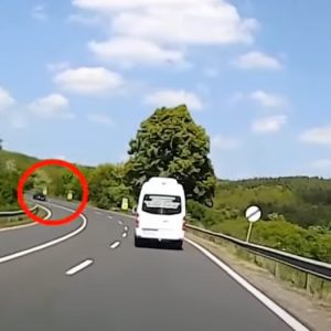 VIDEÓ: Jaj lett volna neked, ha éppen akkor a belső sávot használod