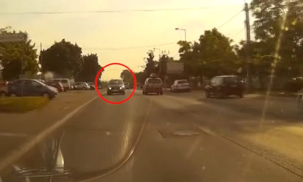 “Hiába refiztem rá és kürtölgettem, még Ő magyarázott Nekem, hogy mi bajom van?!…” “Hiába refiztem rá és kürtölgettem, még Ő magyarázott Nekem, hogy mi bajom van?!…”