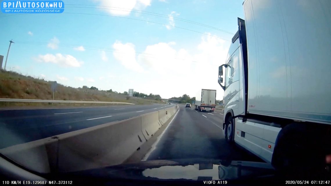 VIDEÓ: Ebben a helyzetben már tényleg csak a duda, meg a fék játszott az M51-esen VIDEÓ: Ebben a helyzetben már tényleg csak a duda, meg a fék játszott az M51-esen