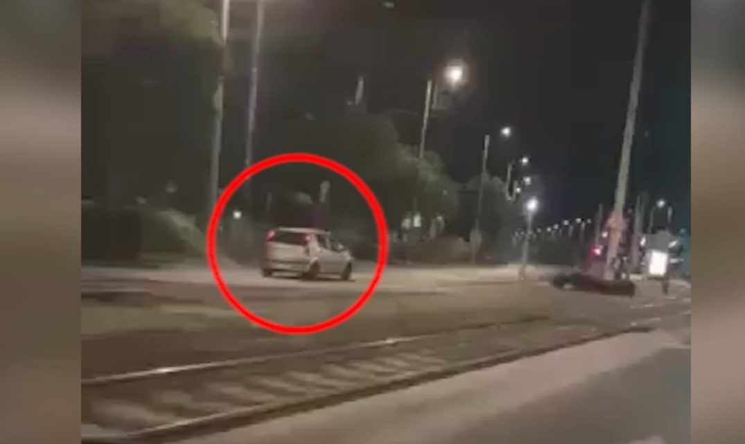 VIDEÓ: Így hajtott éjjel szembe a forgalommal a Könyves Kálmán körúton. Üldözték, elkapták VIDEÓ: Így hajtott éjjel szembe a forgalommal a Könyves Kálmán körúton. Üldözték, elkapták