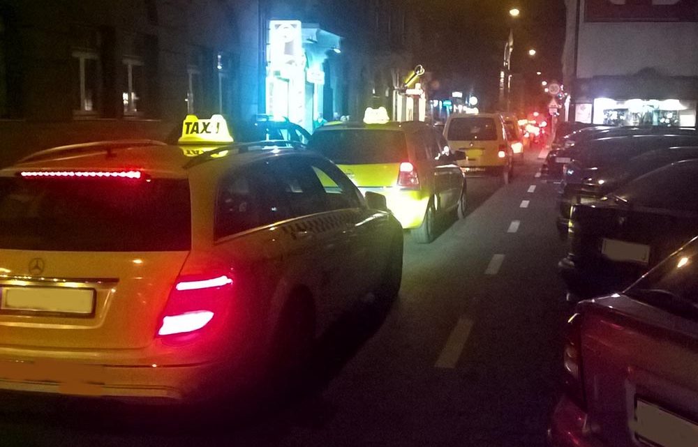 A jövőben eltiltanák a taxizástól a büntetett előéletűeket A jövőben eltiltanák a taxizástól a büntetett előéletűeket