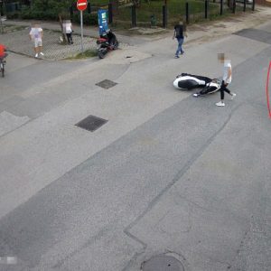 Megállt, beszélt a sértettel, majd lelépett… Keresik és segítséget kérnek a rendőrök